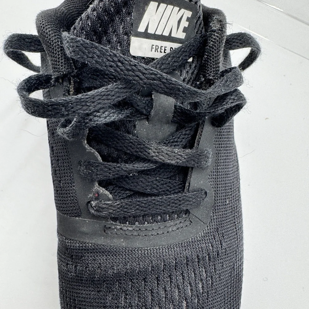Nike Black Free RN Tennis shoes